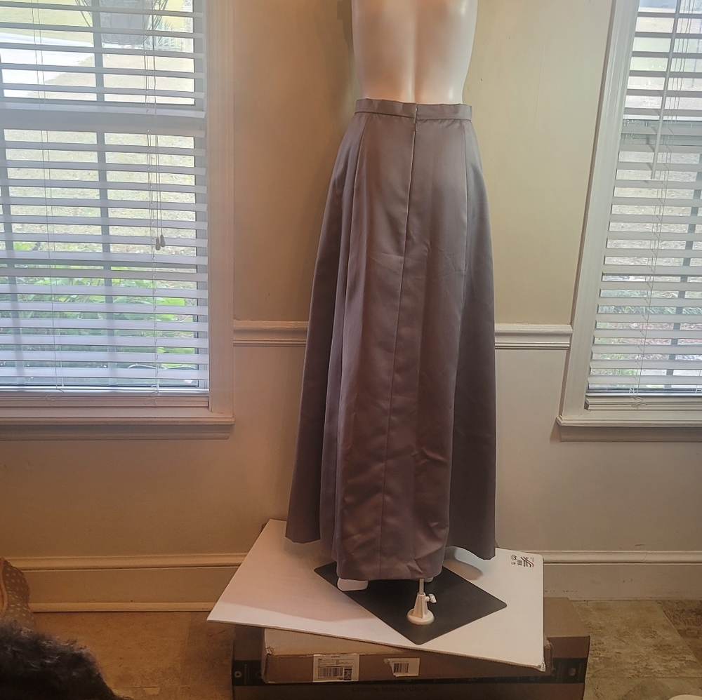 LONG TAFFETA GREY LINED FULL SKIRT, SZ 6